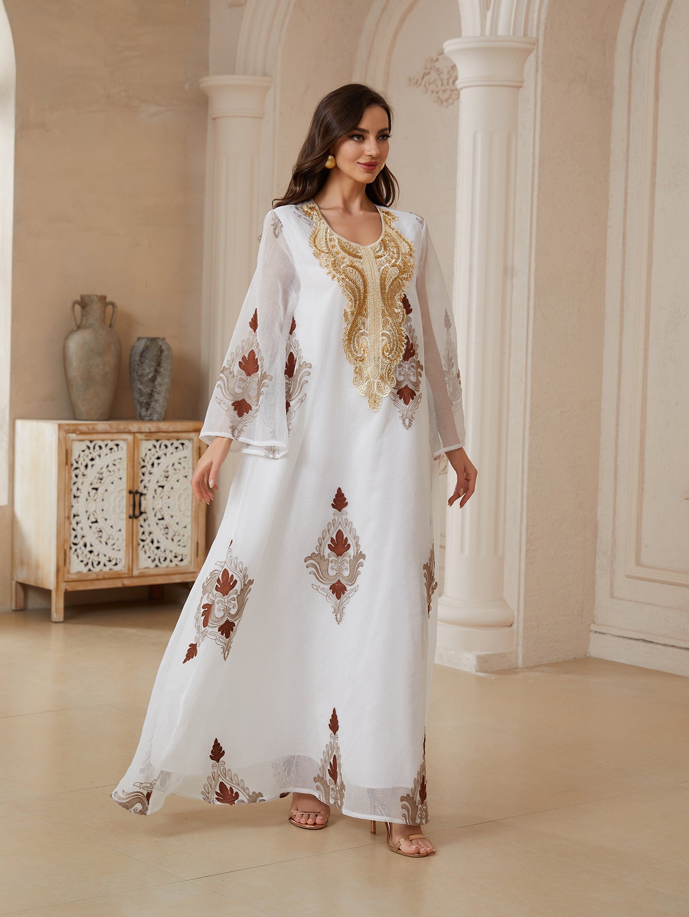 Long sleeved round neck dress
