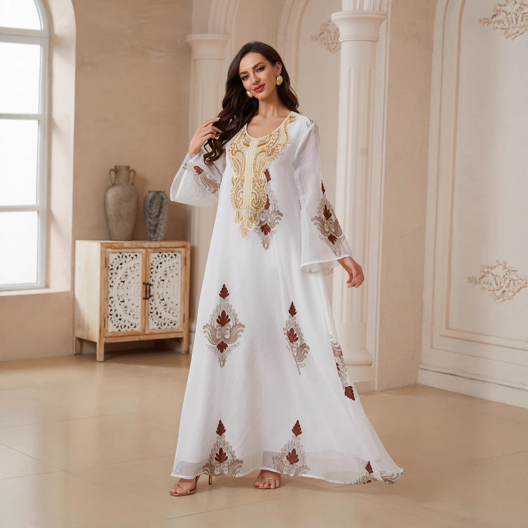 Long sleeved round neck dress