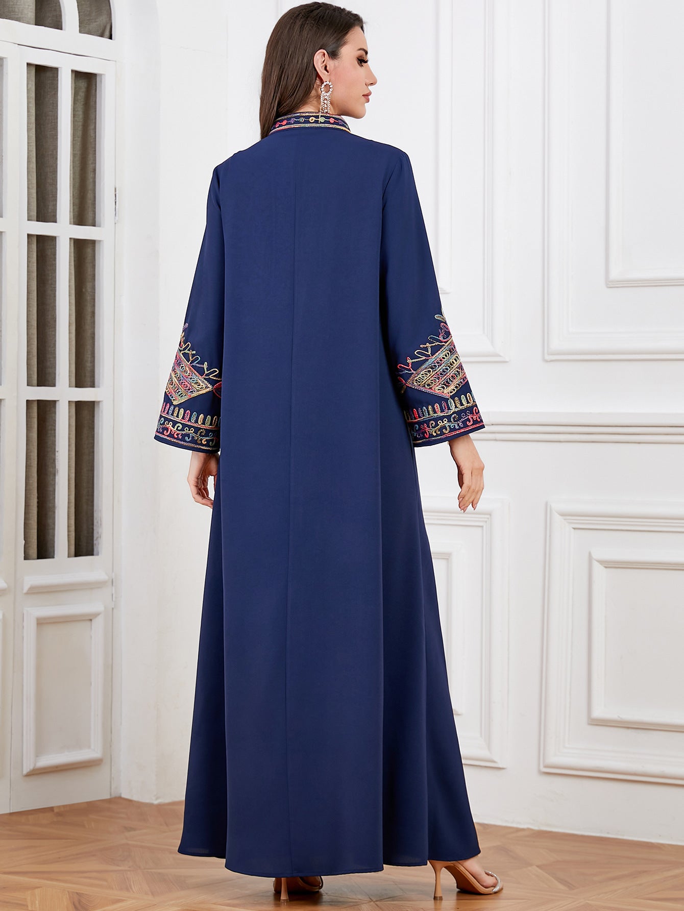 Navy Rope-Embroidered Robe Dress Imagen secundaria del producto