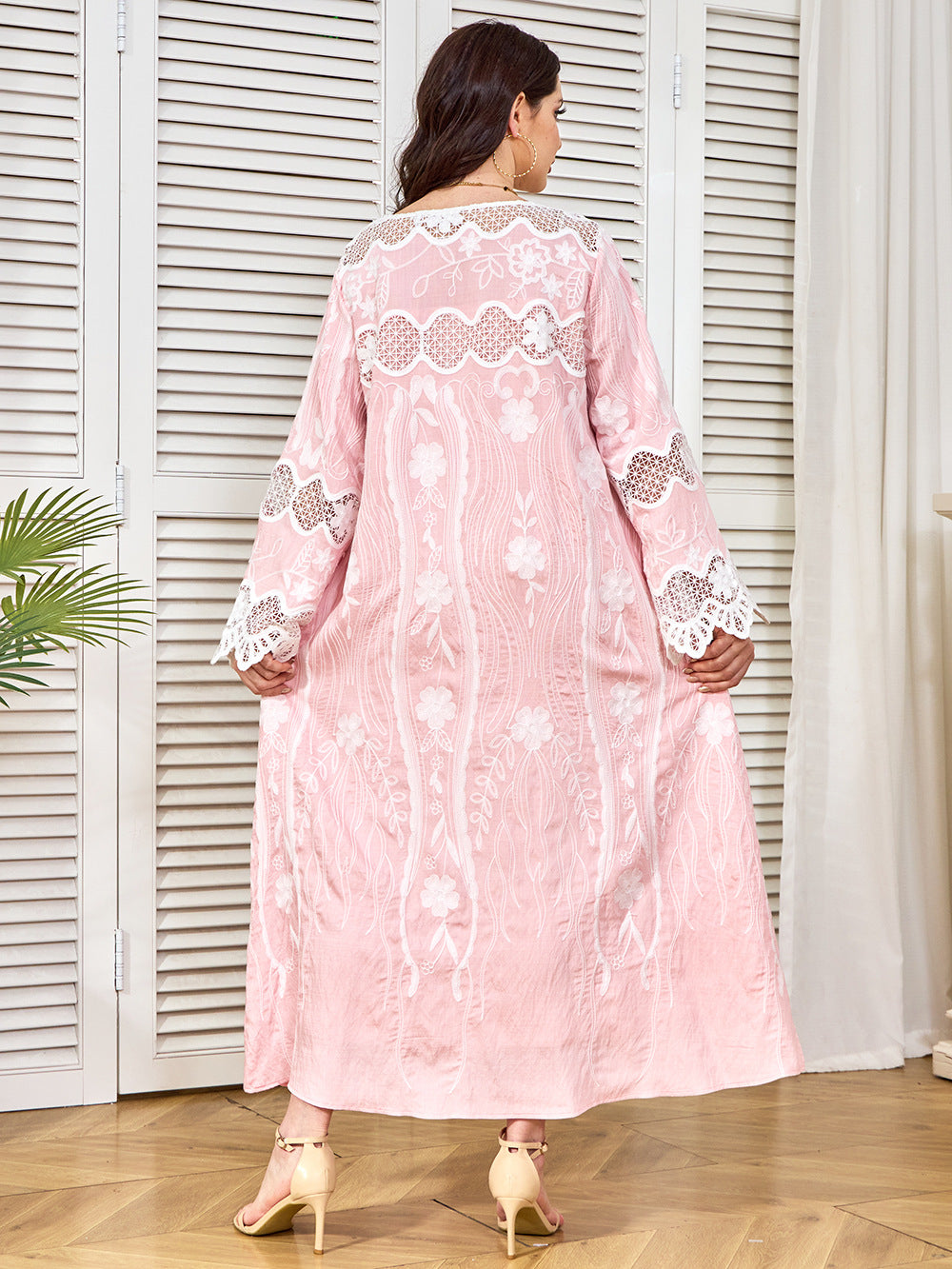 Round-Neck Lace Long-Sleeve Maxi Dress